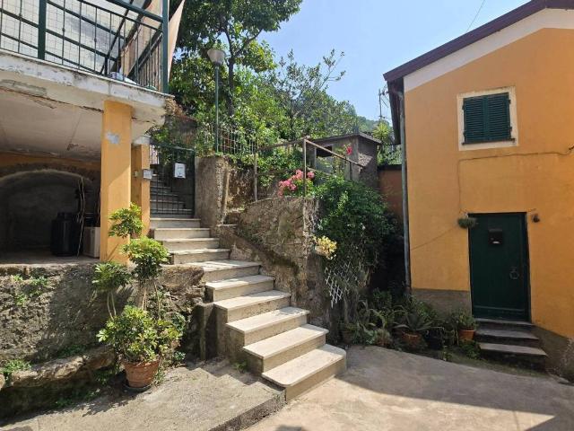 Rustico in vendita a Castiglione Chiavarese, Liguria
