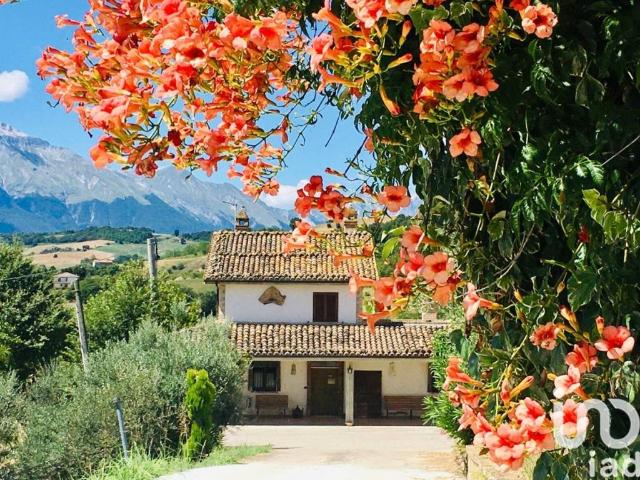 Rustico in vendita a Castiglione Messer Raimondo, Abruzzo