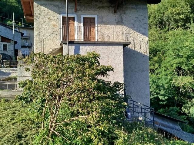 Rustico in vendita a Castione Andevenno, Lombardia