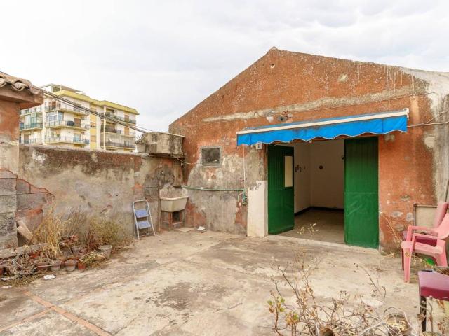 Rustico in vendita a Picanello-Ognina-Barriera-Canalicchio, Catania