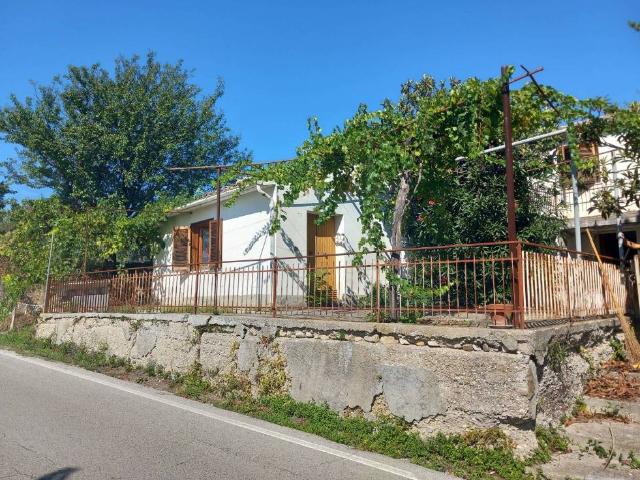 Rustico in vendita a Catignano, Abruzzo