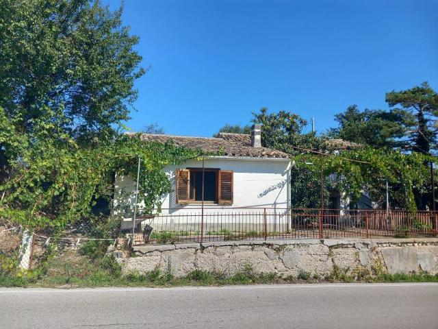 Rustico in vendita a Catignano, Abruzzo
