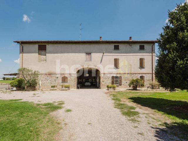 Rustico in vendita a Cavriago-San Terenziano, Cavriago