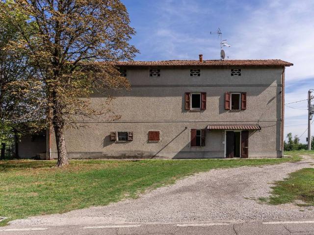 Rustico in vendita a Cavriago-San Terenziano, Cavriago