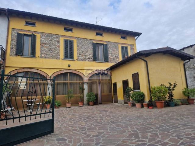 Rustico in vendita a Cazzago San Martino, Lombardia