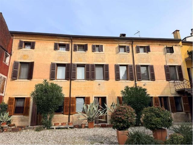 Rustico in vendita a Cazzano Di Tramigna, Veneto