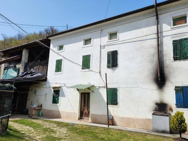 Rustico in vendita a Cazzano Di Tramigna, Veneto