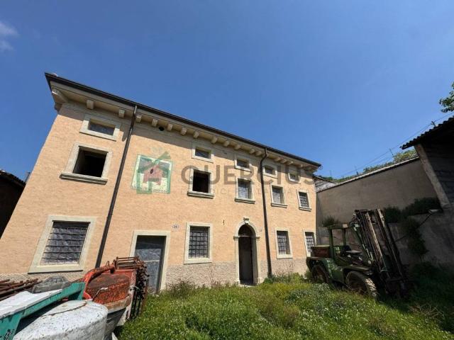 Rustico in vendita a Cazzano Di Tramigna, Veneto