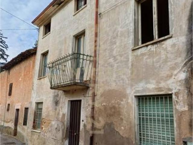 Rustico in vendita a Cazzano Di Tramigna, Veneto