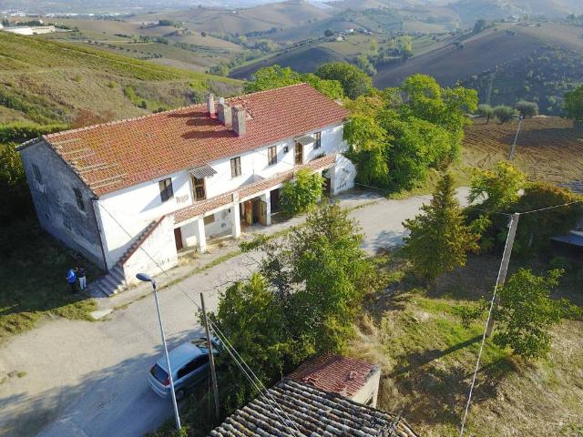 Rustico in vendita a Cellino Attanasio, Abruzzo