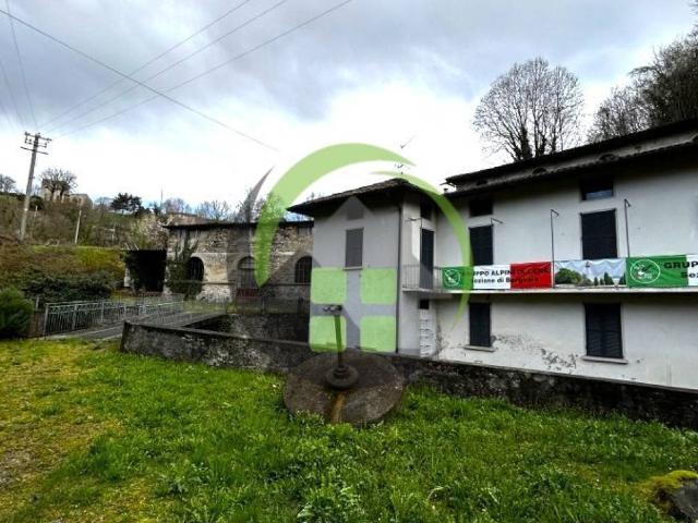 Rustico in vendita a Cene, Lombardia