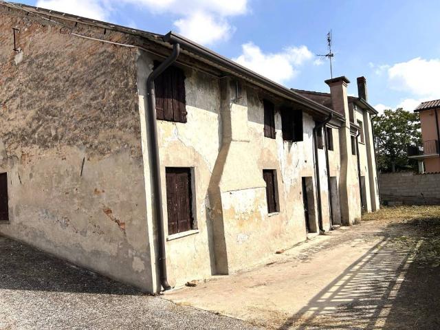 Rustico in vendita a Ceregnano, Veneto