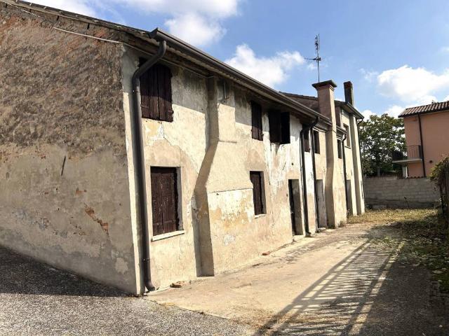 Rustico in vendita a Ceregnano, Veneto