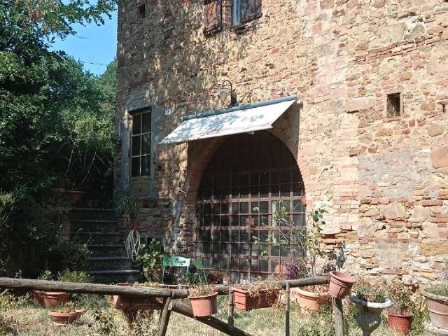 Rustico in vendita a Unione dei Comuni Circondario dell'Empolese Valdelsa, Lucardo