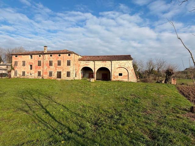 Rustico in vendita a Cervarese Santa Croce, Veneto