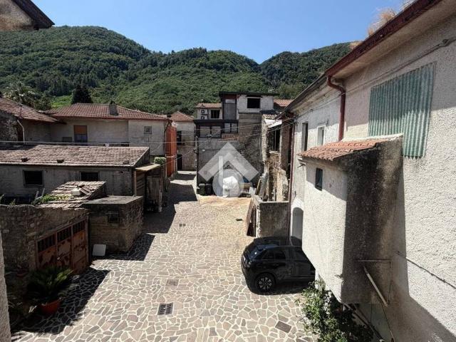 Rustico in vendita a Cervinara, Campania