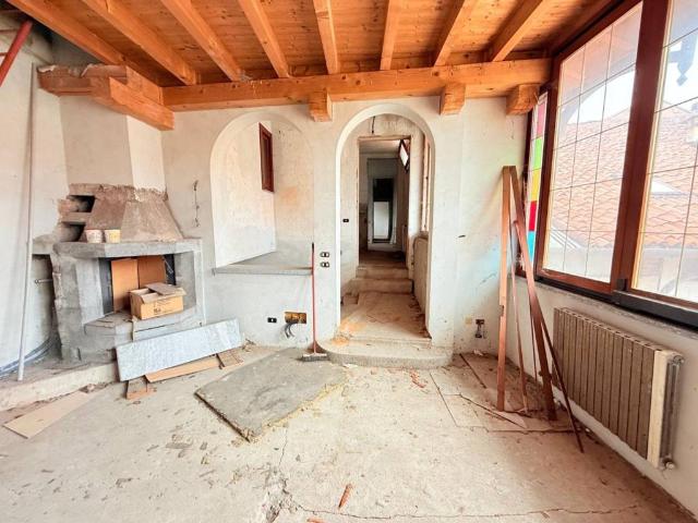 Rustico in vendita a Cesano Maderno, Lombardia