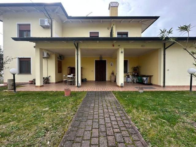 Villa Indipendente in vendita a Unione dei comuni Valle del Savio, Cesenà