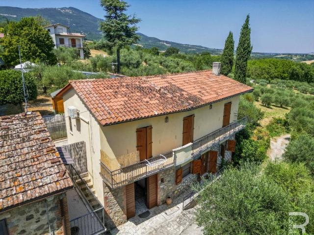 Rustico in vendita a Cetona, Toscana