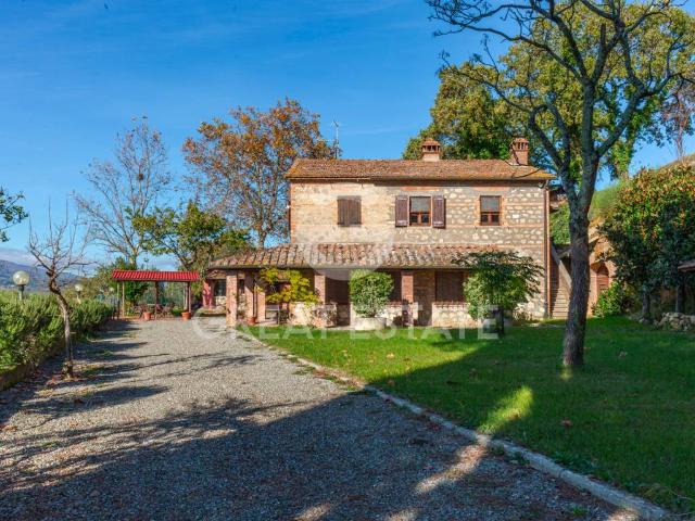 Rustico in vendita a Cetona, Toscana