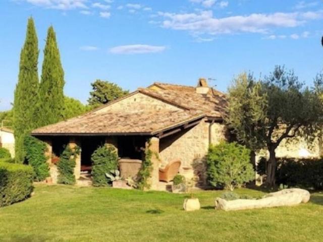 Rustico in vendita a Piazze, Cetona