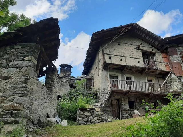Rustico in vendita a Challand Saint Anselme, Aosta