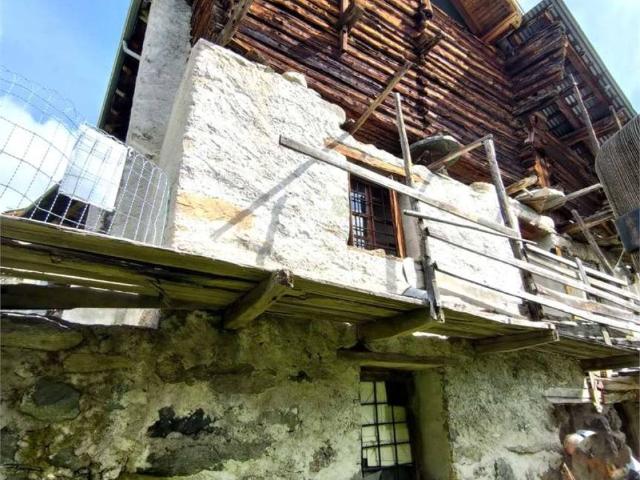 Rustico in vendita a Challand Saint Anselme, Aosta