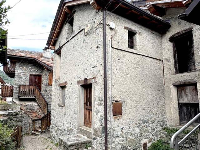 Rustico in vendita a Challand Saint Victor, Aosta