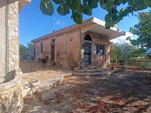 Rustico in vendita a Chiaramonte Gulfi, Sicilia