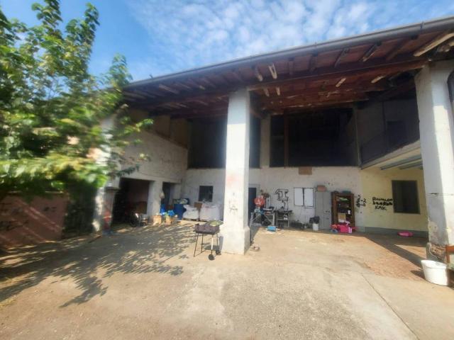Rustico in vendita a Chiari, Brescia