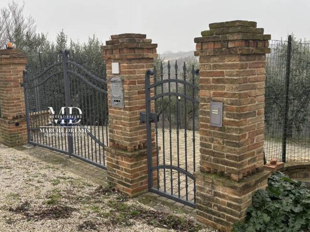 Rustico in vendita a Strada, Marche