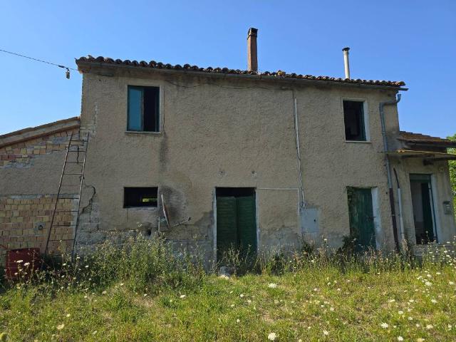 Rustico in vendita a Strada, Marche