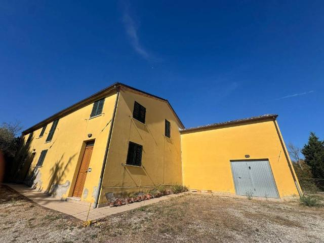 Rustico in vendita a Strada, Marche