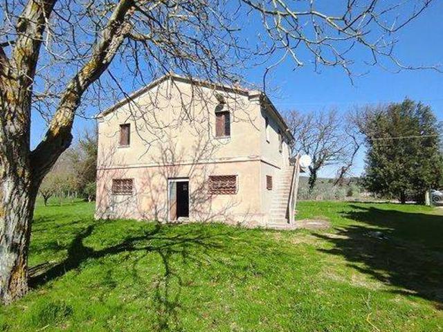 Rustico in vendita a Strada, Marche