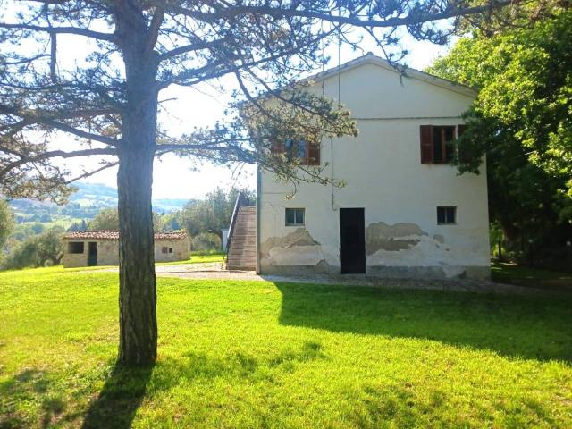 Rustico in vendita a Strada, Marche