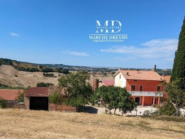 Rustico in vendita a Strada, Marche