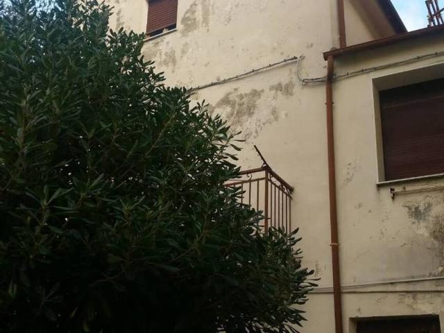 Rustico in vendita a Moiano, Cipressa