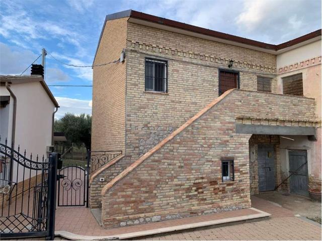 Rustico in vendita a Città Sant'angelo, Abruzzo