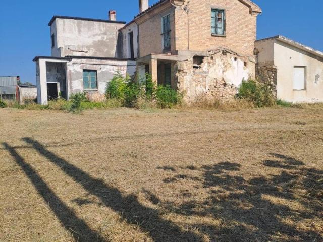 Rustico in vendita a Città Sant'angelo, Abruzzo