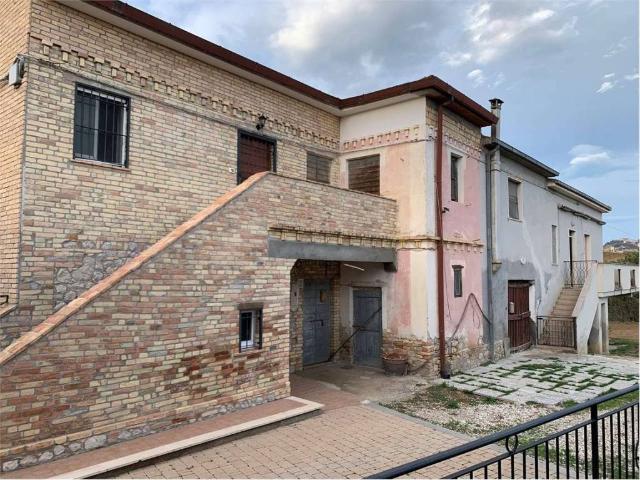 Rustico in vendita a Città Sant'angelo, Abruzzo