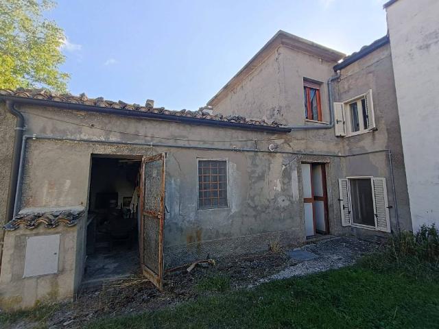 Rustico in vendita a Civitaquana, Abruzzo