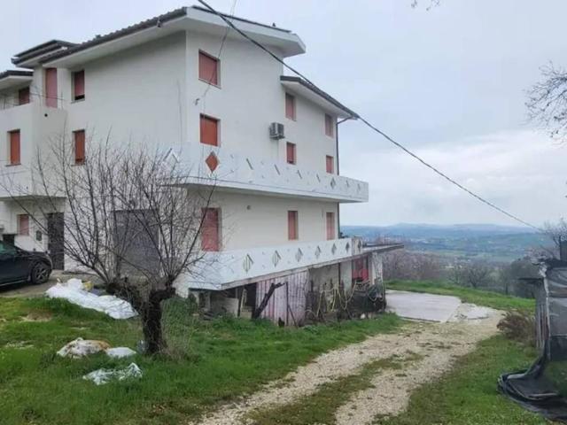 Rustico in vendita a Unione dei Comuni della Val Vibrata, Civitella Del Tronto