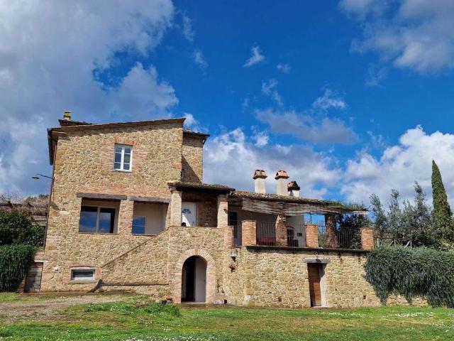Rustico in vendita a Civitella in Val di Chiana, Albergo