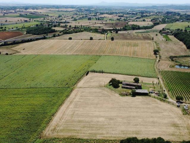 Rustico in vendita a Civitella in Val di Chiana, Albergo