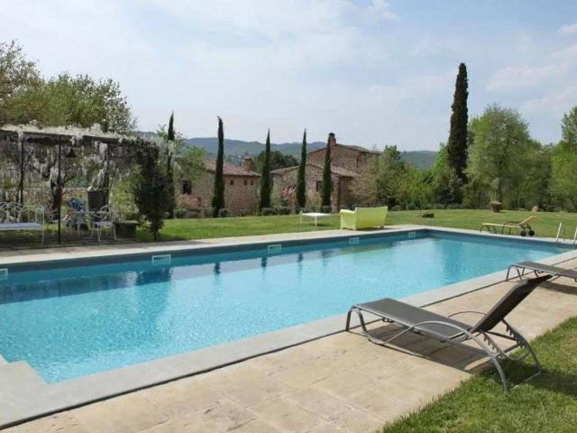 Rustico in vendita a Civitella in Val di Chiana, Albergo