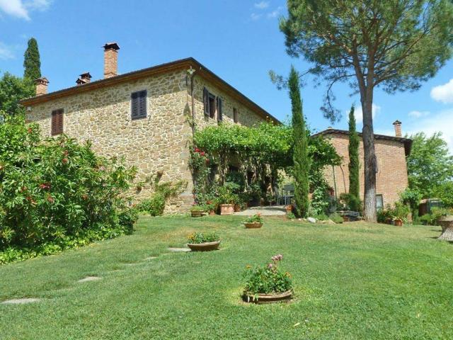 Rustico in vendita a Civitella in Val di Chiana, Albergo