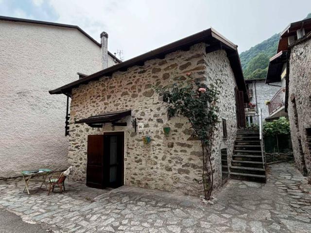 Rustico in vendita a Civo, Lombardia