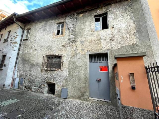 Rustico in vendita a Clusone, Lombardia