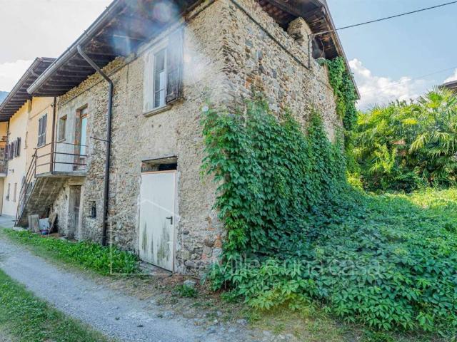 Rustico in vendita a Colico, Lombardia