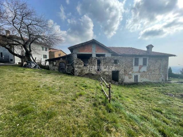 Rustico in vendita a Colle Brianza, Lombardia